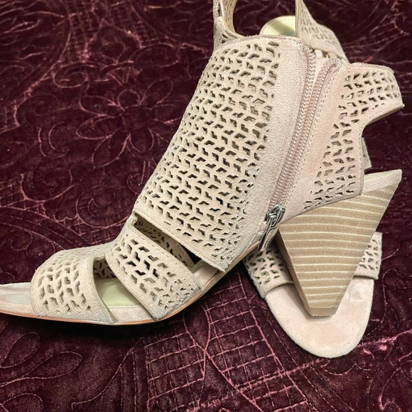 Shoes - Picture 10 of 11